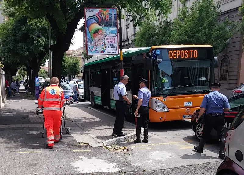 Via Solferino, rissa in quota rosa a bordo bus