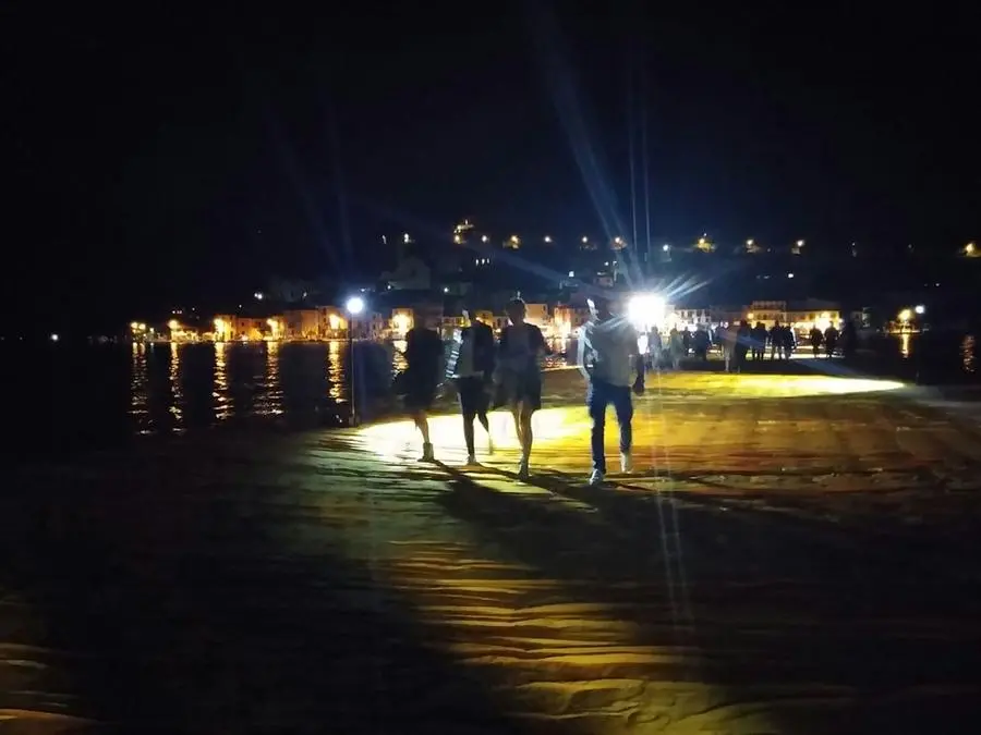 The Floating Piers nella notte della manutenzione