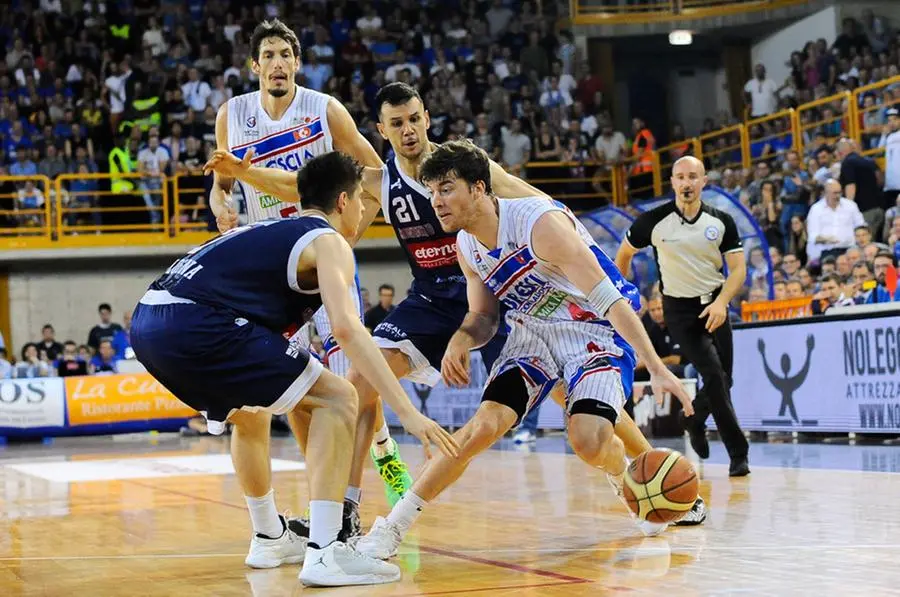 Centrale del latte - Fortitudo 76-58