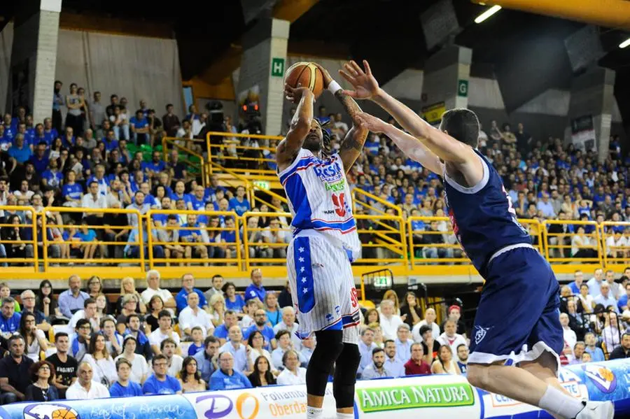 Centrale del latte - Fortitudo 76-58