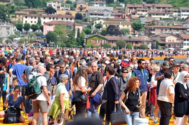 The Floating Piers, una domenica d'assalto