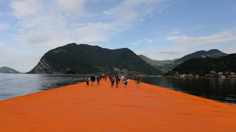 The Floating Piers alle prese con il maltempo