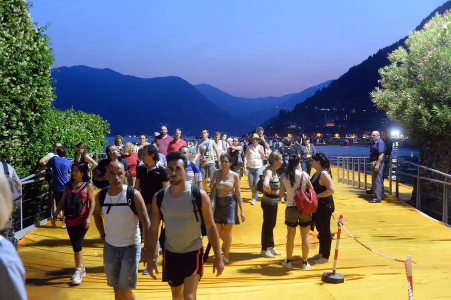 The Floating Piers, la Cenerentola del Sebino chiude a mezzanotte