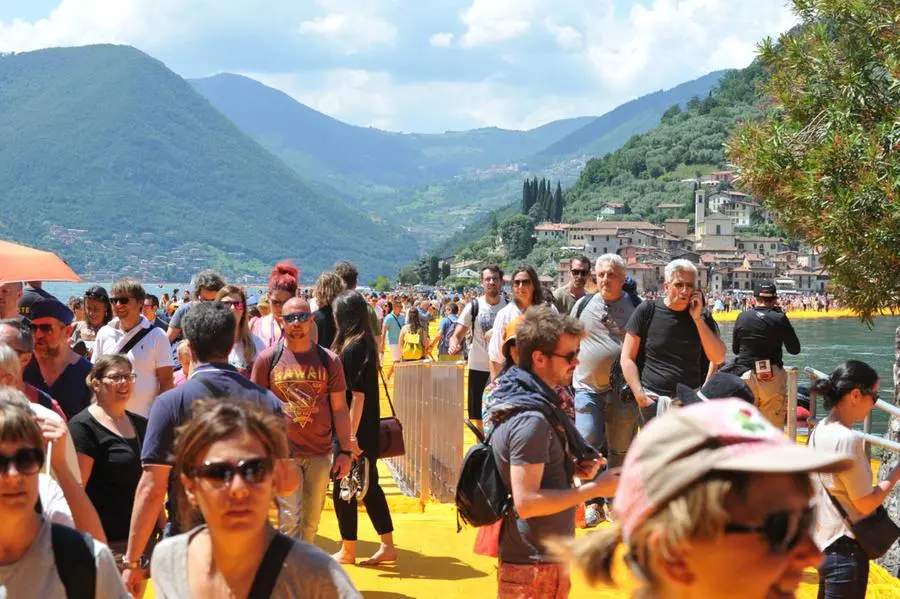 Pienone e malori a The Floating Piers