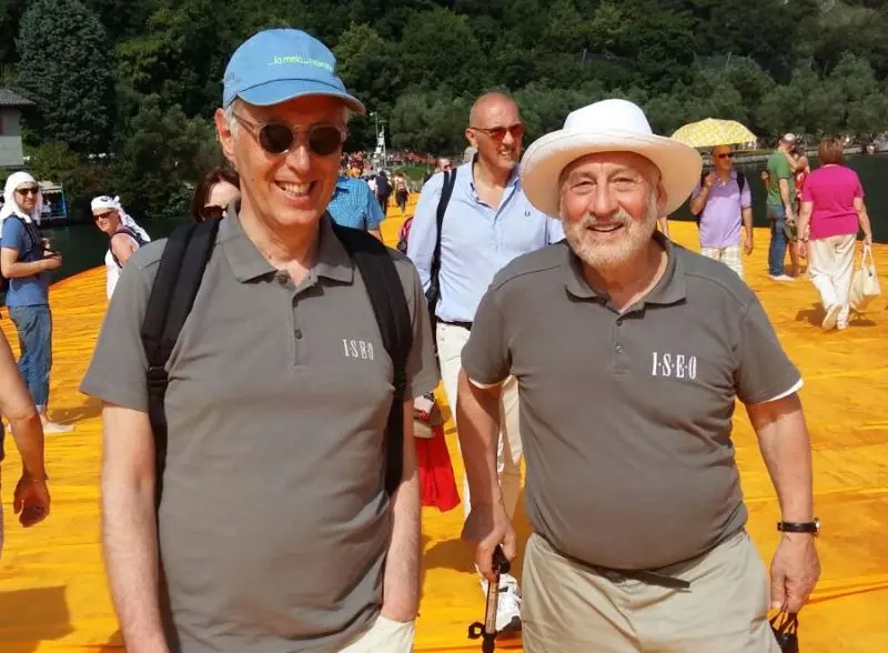 Il Nobel Joseph Stiglitz in passerella con il sindaco di Iseo Riccardo Venchiarutti