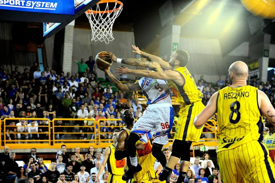 Centrale del latte-Scafati 82-72