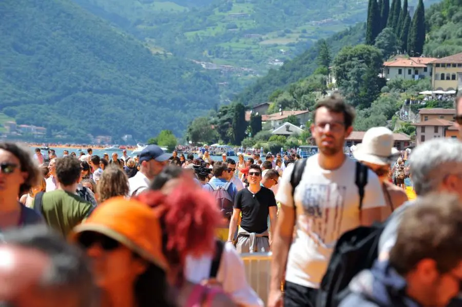 Pienone e malori a The Floating Piers