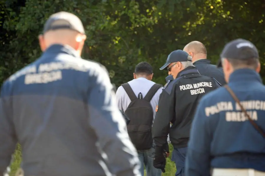 Via Eritrea, Polizia Locale sgombera l'ex Bisider