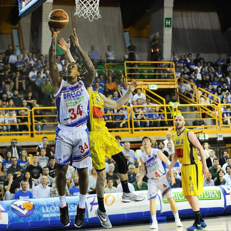 Centrale del latte-Scafati 82-72