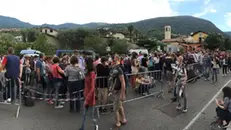 The Floating Piers, lunghe code in stazione