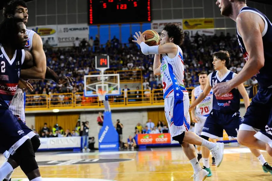 Centrale del latte - Fortitudo 76-58