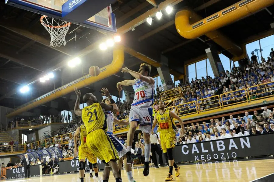 Centrale del latte-Scafati 82-72