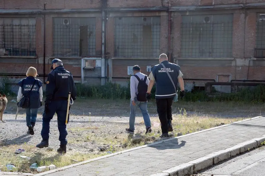 Via Eritrea, Polizia Locale sgombera l'ex Bisider