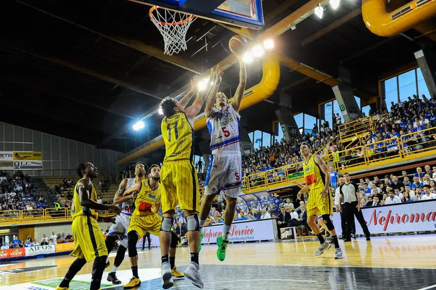 Centrale del latte-Scafati 82-72