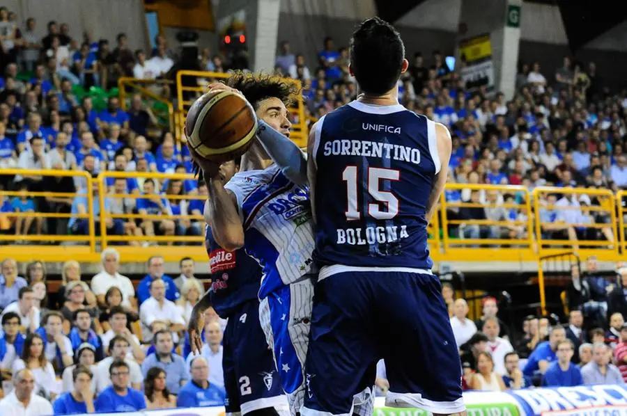 Centrale del latte - Fortitudo 76-58