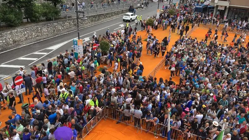 Code a Sulzano all'accesso a The Floating Piers