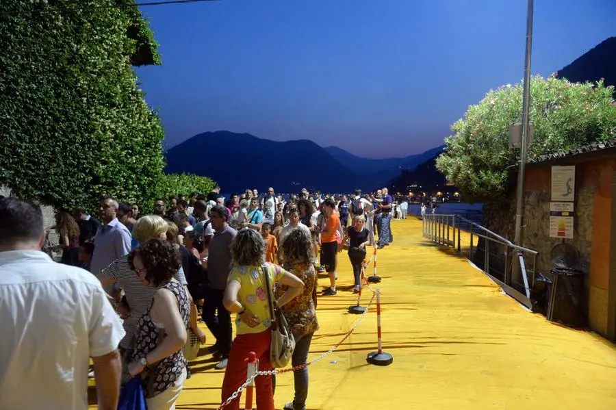 The Floating Piers, la Cenerentola del Sebino chiude a mezzanotte