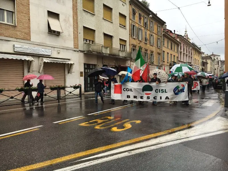 Lavoratori e sindacati in corteo per il Primo Maggio