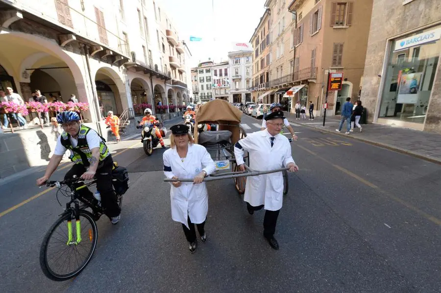 La sfilata della Croce Bianca in città