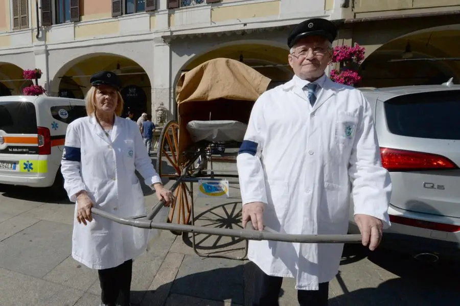 La sfilata della Croce Bianca in città