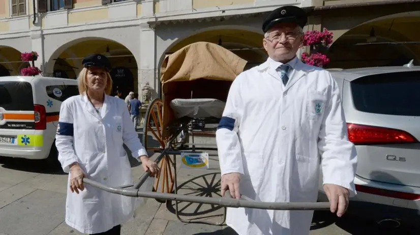 La sfilata della Croce Bianca in città