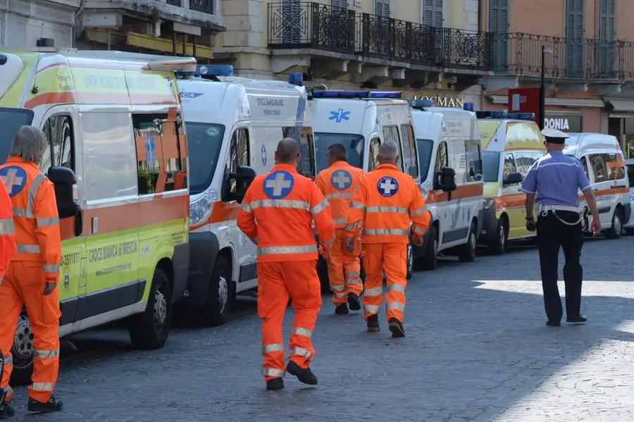 La sfilata della Croce Bianca in città