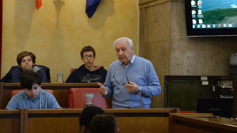 Consiglio comunale dei ragazzi con Manlio Milani