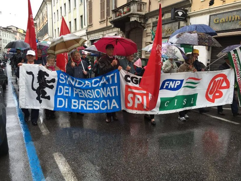 Lavoratori e sindacati in corteo per il Primo Maggio