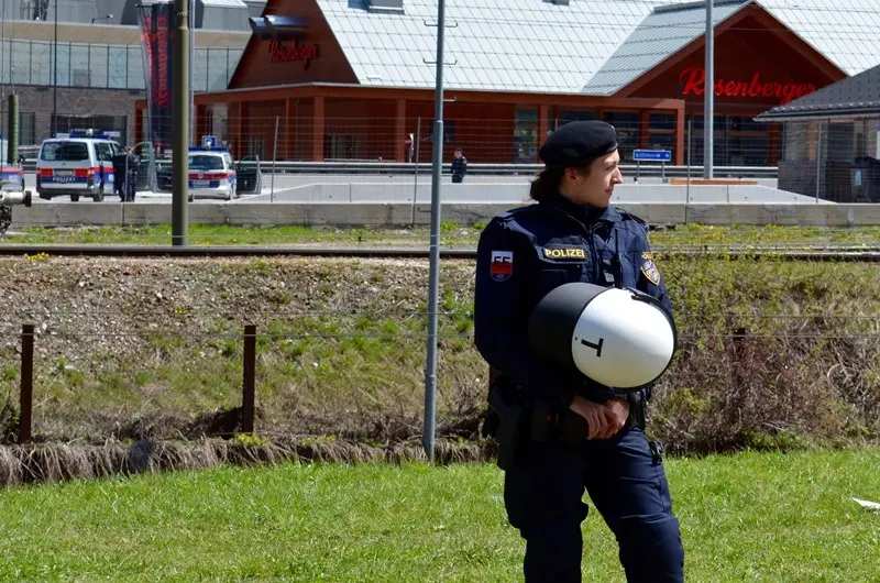 Polizia e black block, alta tensione al Brennero