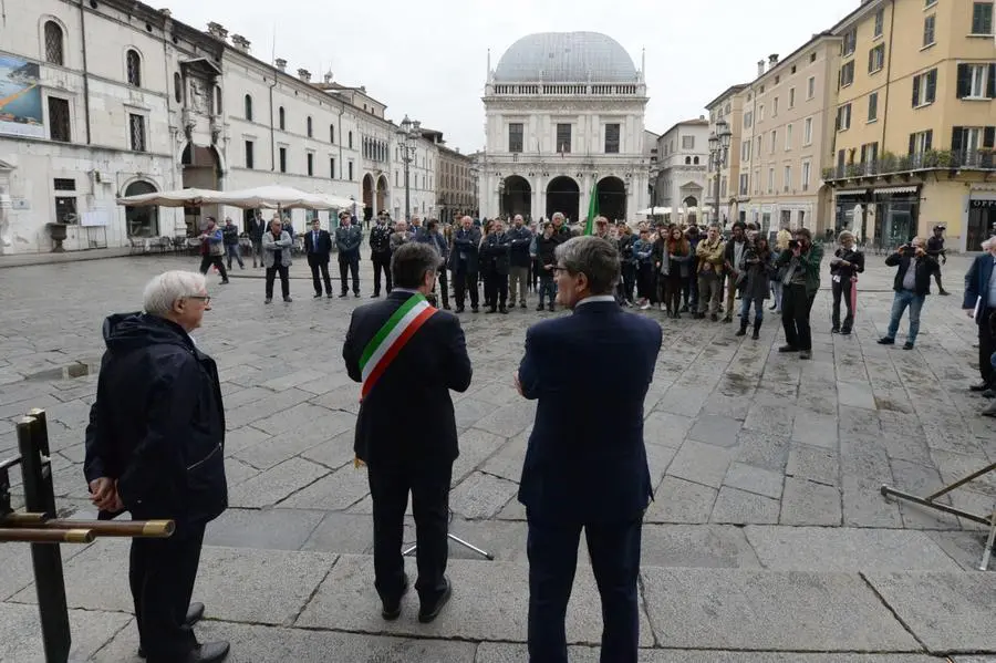 La commemorazione in piazza Loggia