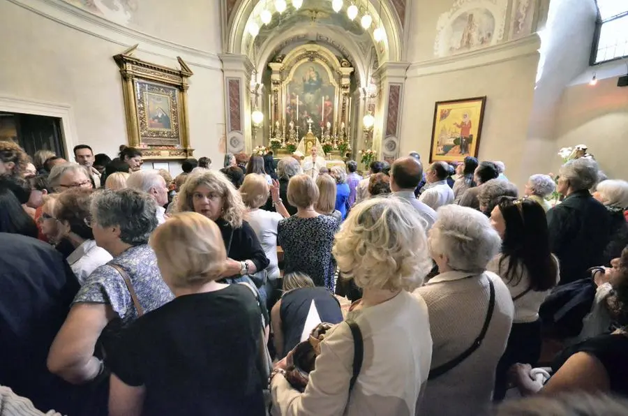 La tradizionale benedizione delle rose per Santa Rita