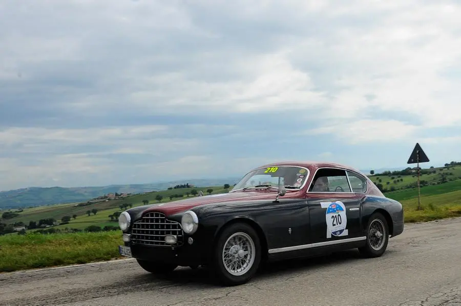 Mille Miglia 2016, le auto storiche a Morrovalle