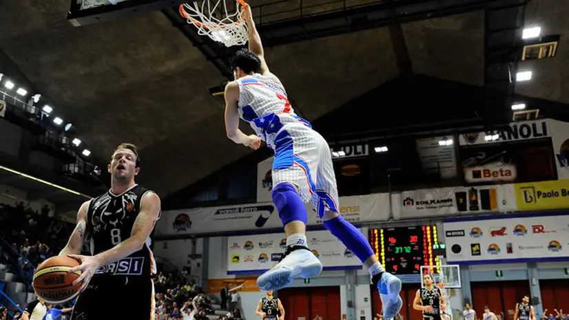 Centrale batte Tortona in gara -5 e vola in semifinale /2