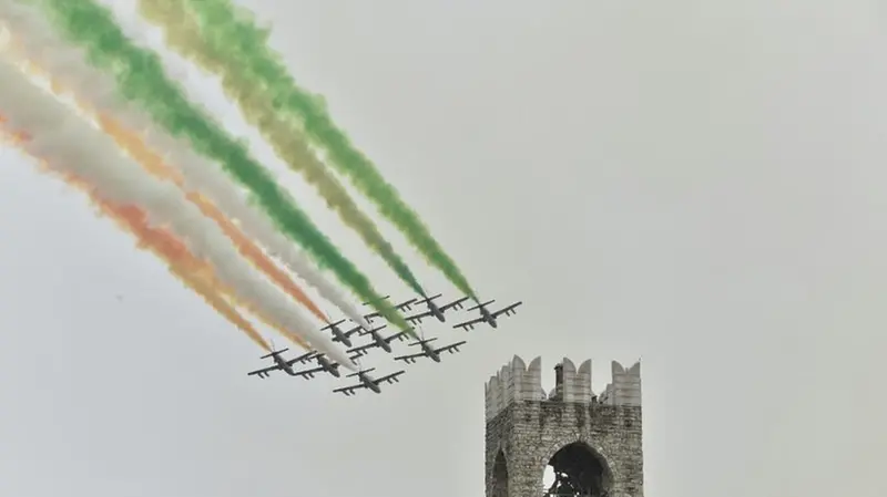 Le Frecce Tricolori alla partenza della Mille Miglia