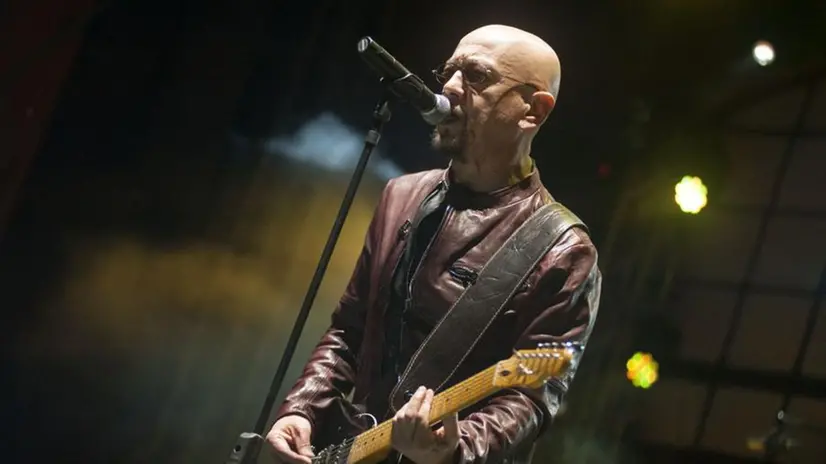 Il concerto di Enrico Ruggeri durante la Notte bianca