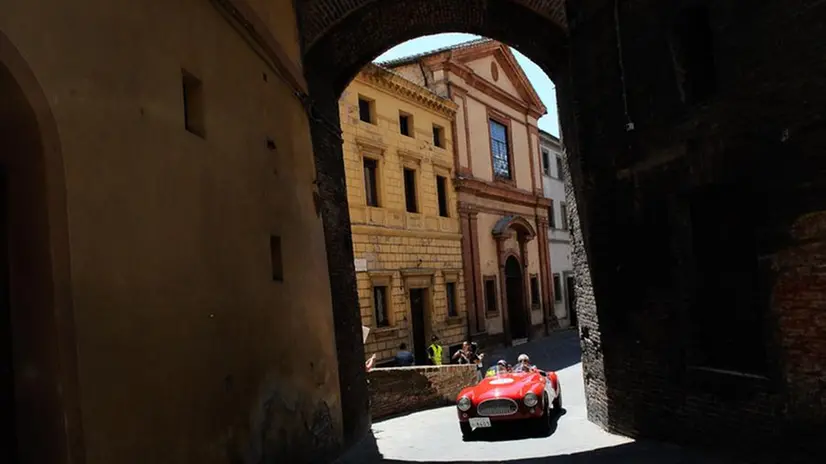 La Mille Miglia accolta a Siena