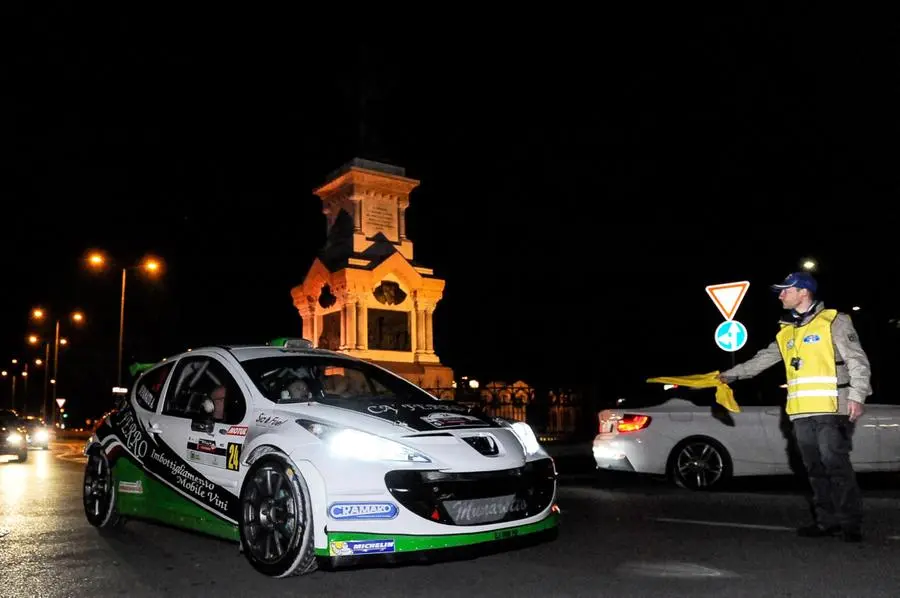 Rally 1000 Miglia, la partenza da piazzale Arnaldo