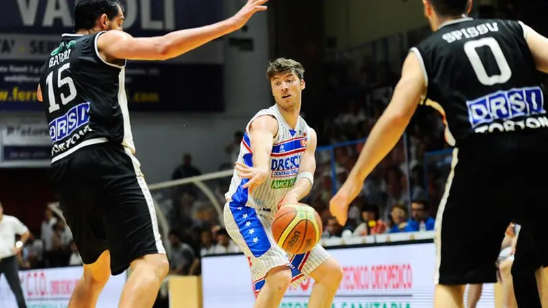 Centrale batte Tortona in gara -5 e vola in semifinale /1