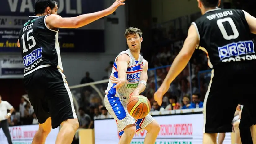 Centrale batte Tortona in gara -5 e vola in semifinale /1