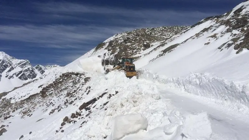 Si sgombera il Gavia dalla neve