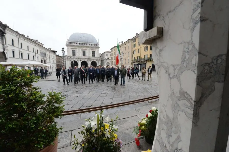La commemorazione in piazza Loggia