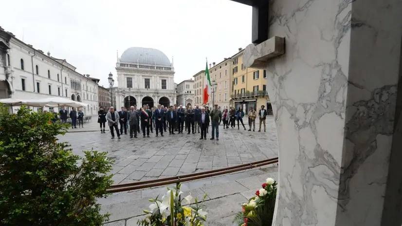 La commemorazione in piazza Loggia