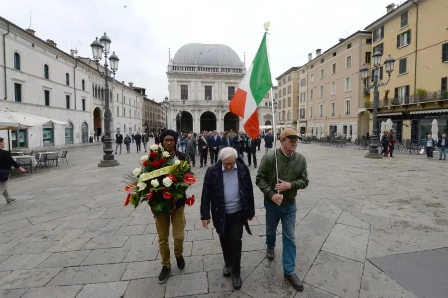 La commemorazione in piazza Loggia