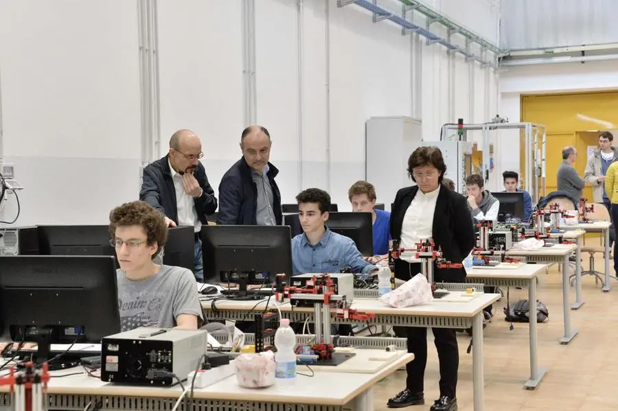 Gara nazionale di automazione all'Itis Castelli