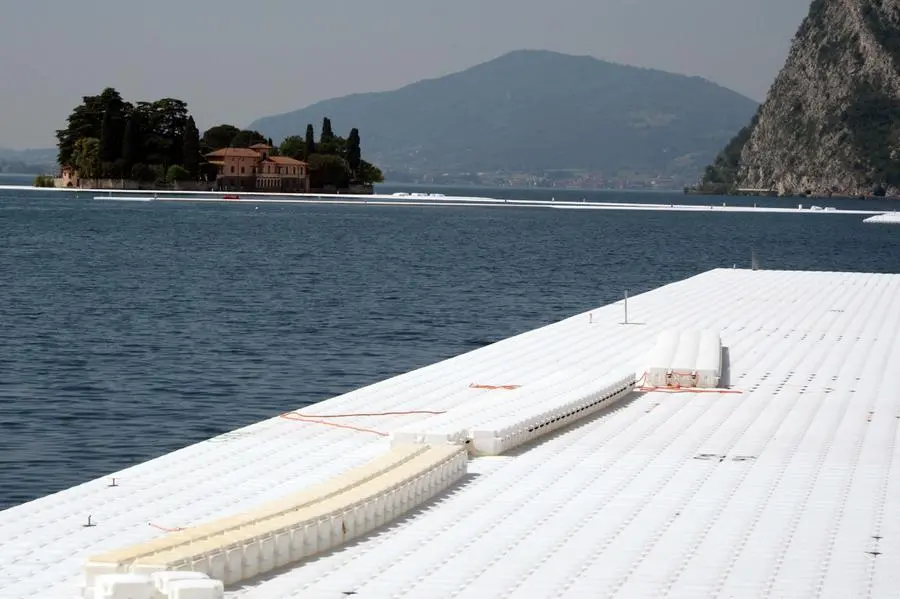 The Floating Piers, preparativi a Montisola