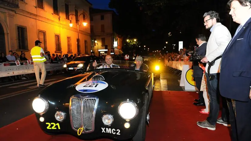 Mille Miglia 2016, auto storiche a Reggio Emilia