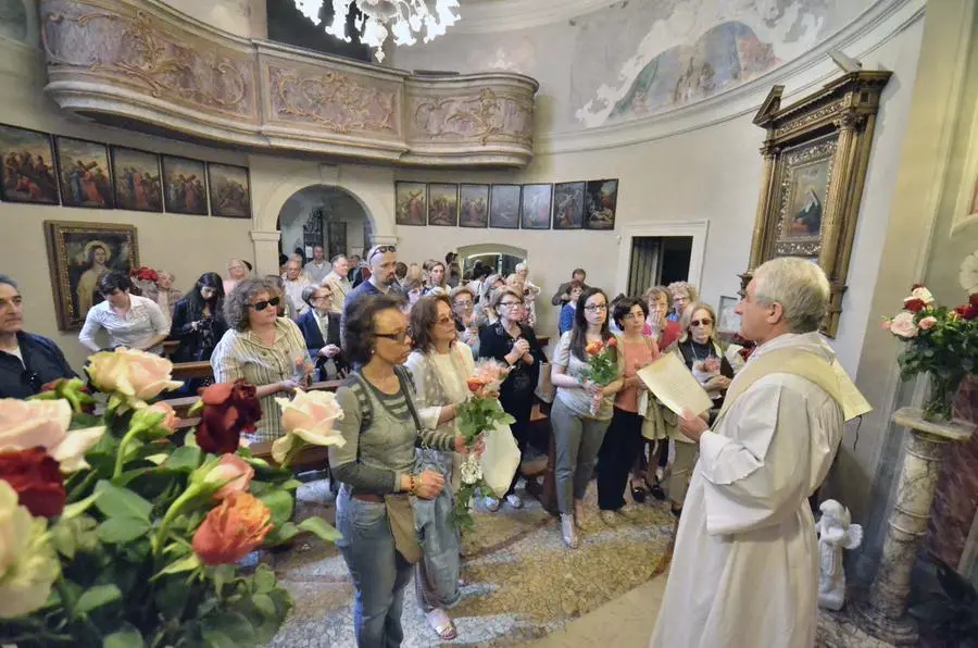 La tradizionale benedizione delle rose per Santa Rita