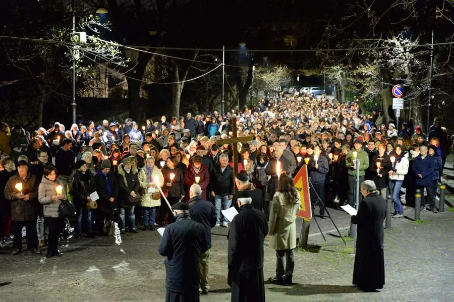 La Via Crucis per la città