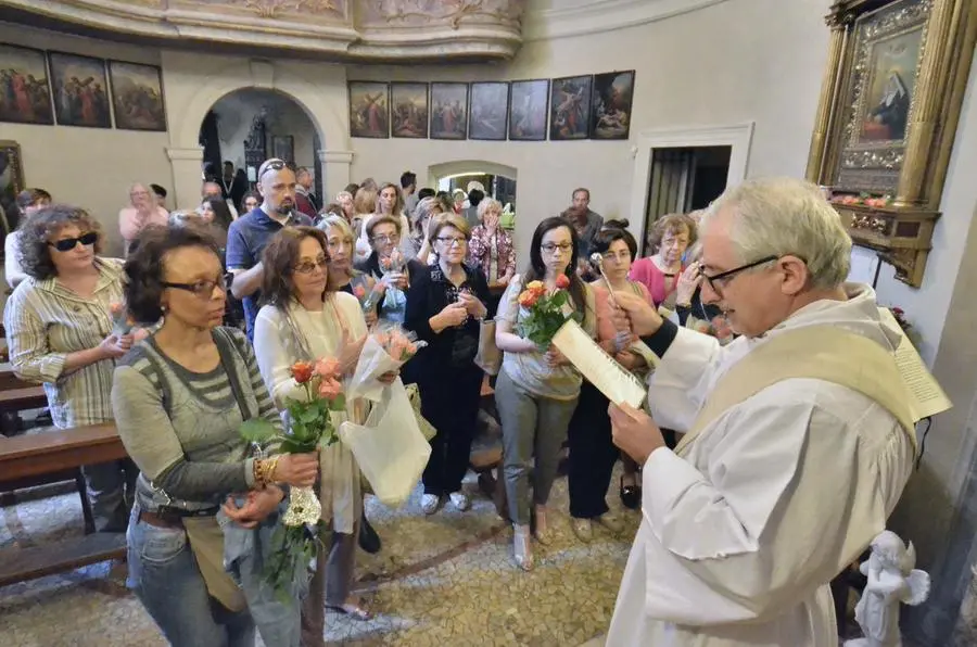 La tradizionale benedizione delle rose per Santa Rita