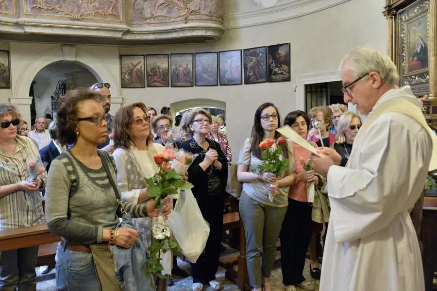 La tradizionale benedizione delle rose per Santa Rita